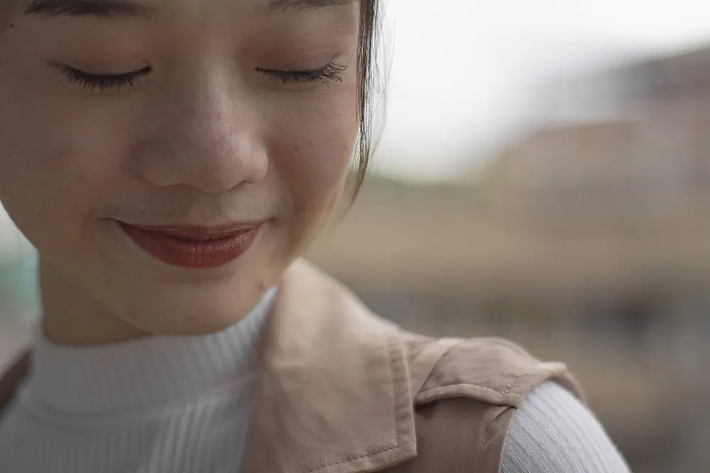 Close up photo of smiling woman